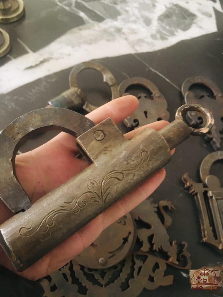 قفل قدیمی فولادی مهر دار انتیک دکوری ویترینی