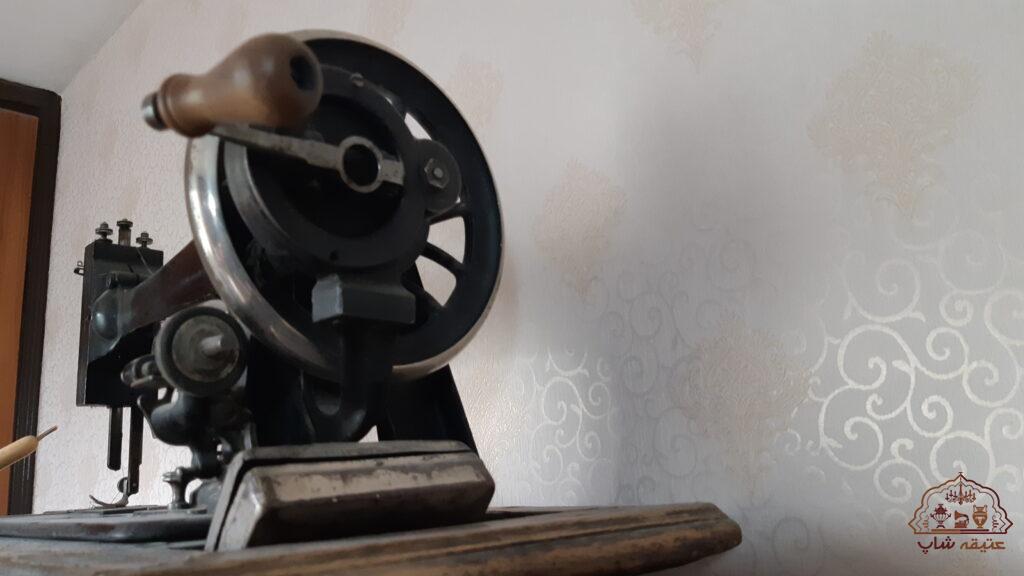 چرخ خیاطی قدیمی